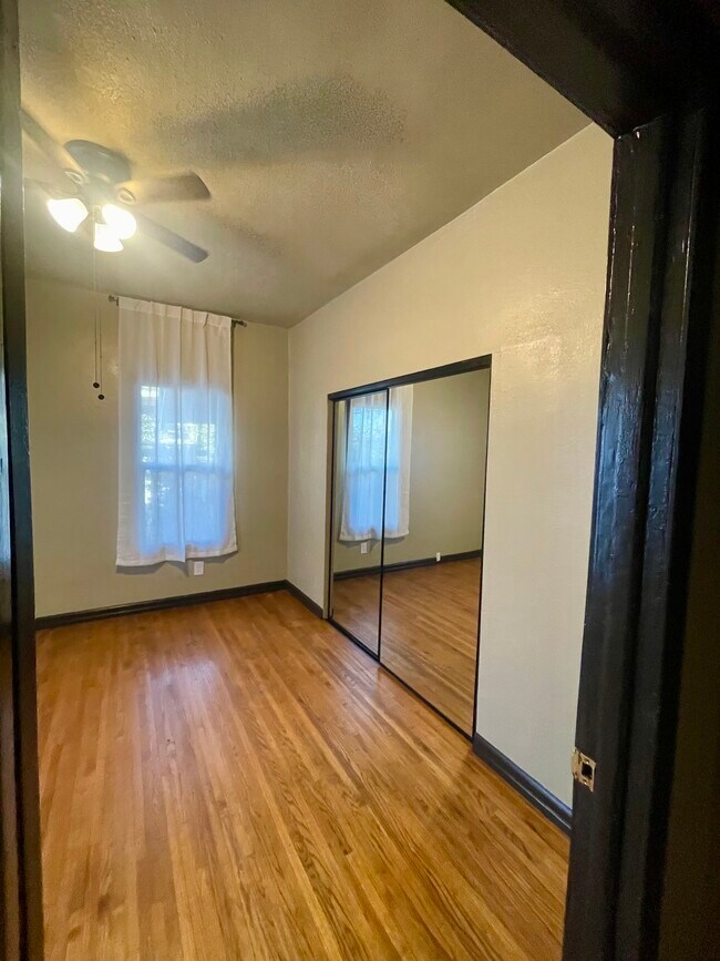 1829 E 7th St unit Downstairs Back, Long Beach, CA 90813 - photo 5