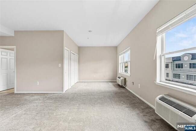 Edgewater Towne Center Apartments, Edgewater, NJ 07020 - photo 5