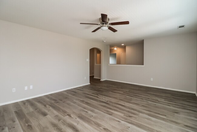 1025 Maidenhair Ln, Crowley, TX 76036 - photo 6