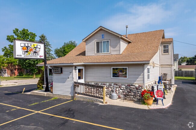 The House Divided Sports Bar & Grill is one of the few neighborhood bars in Lakeview.