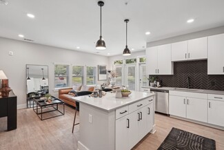 900 Willow Dr, Chapel Hill, NC 27514