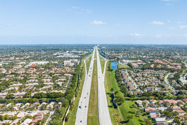 Sawgrass Expy on the side of Wyndham Lakes.