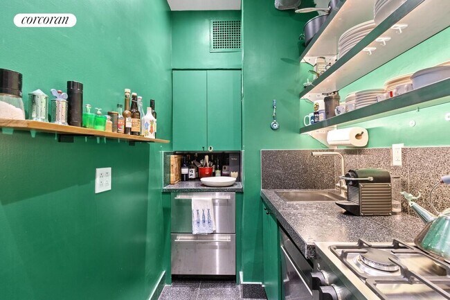 8 W 13th St, New York, NY 10011 - photo 6