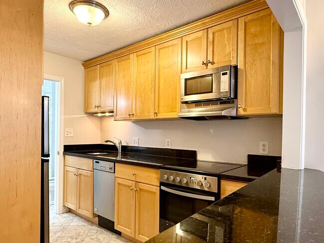 181 Beacon St unit 2, Boston, MA 02116 - photo 6