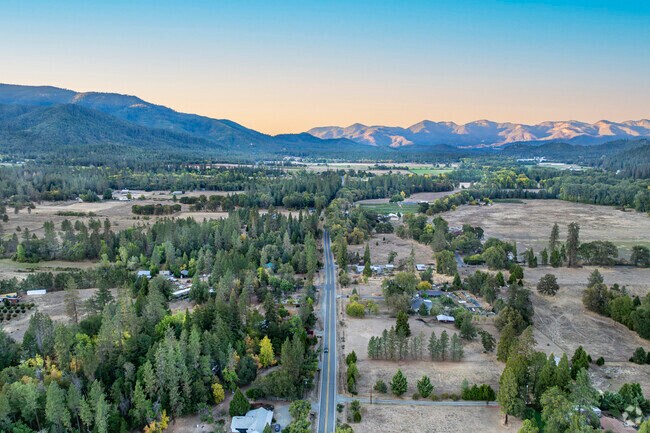 Williams is a tight-knit community and a family-friendly neighborhood.