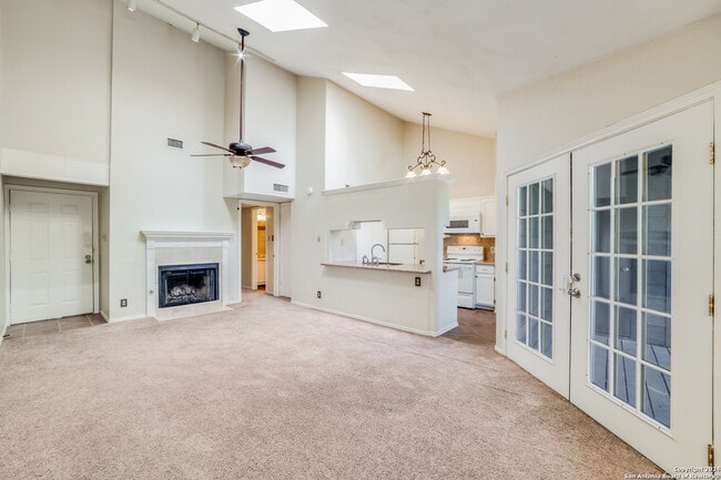 8611 Datapoint Dr, San Antonio, TX 78229 - photo 3