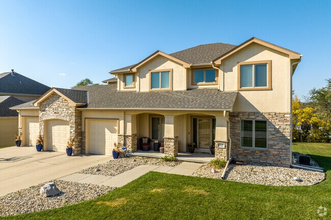 A few pockets of larger modern homes can also be found in Erskine Park.