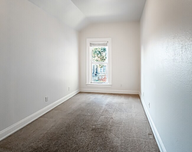 882 Wood St unit 2, Oakland, CA 94607 - photo 4