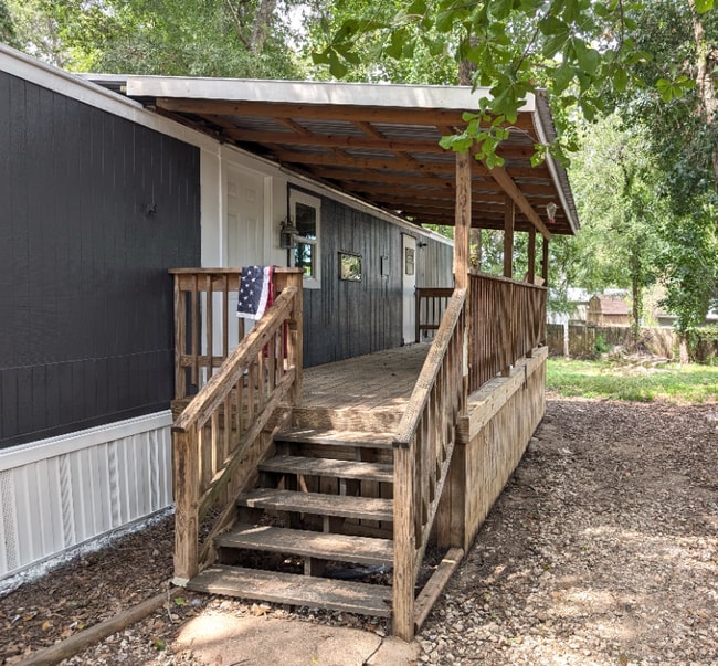 13297 Pecan Tree Dr, Willis, TX 77318 - photo 3