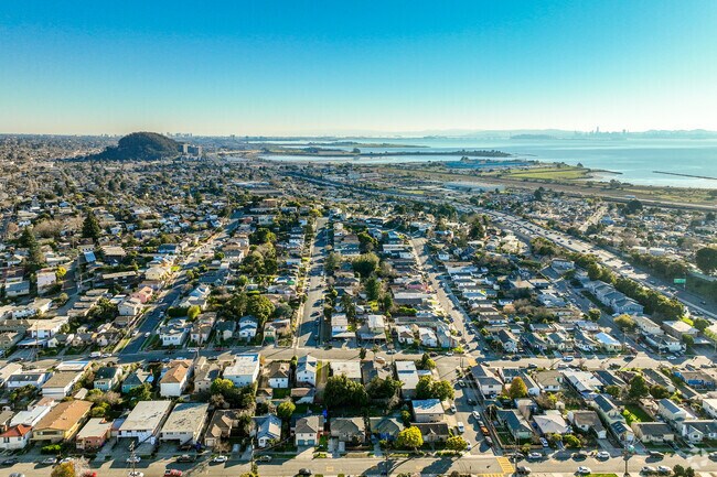 El Cerrito’s suburban neighborhoods balance access to urban amenities and the great outdoors.