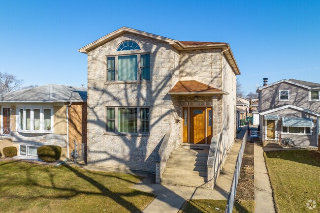 The average home price in Harwood Heights is $374,628.