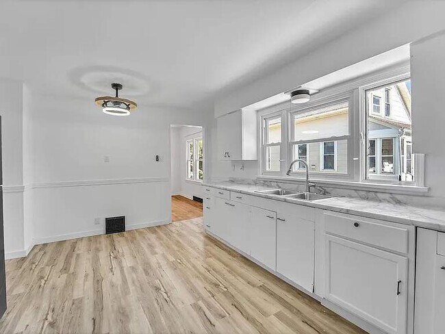 1227 Bluff Ave unit 1227 Bluff Avenue, Sheboygan, WI 53081 - photo 4