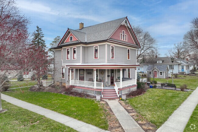 Historic Victorian homes line the streets throughout Rochelle.