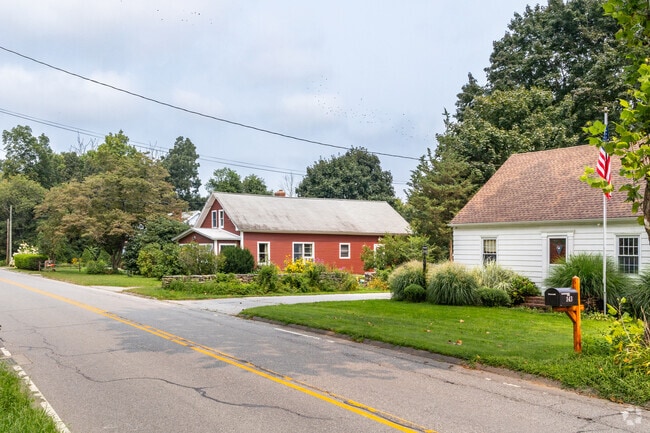 Single story home styles are popular around Bozrah.