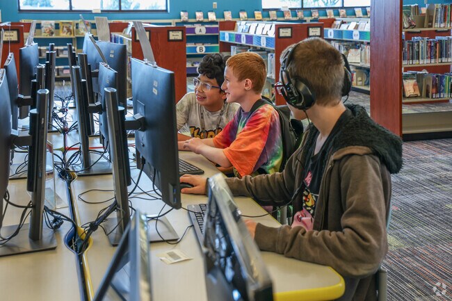 Siouxland Libraries offers programs for kids to learn and have fun in Oak View.