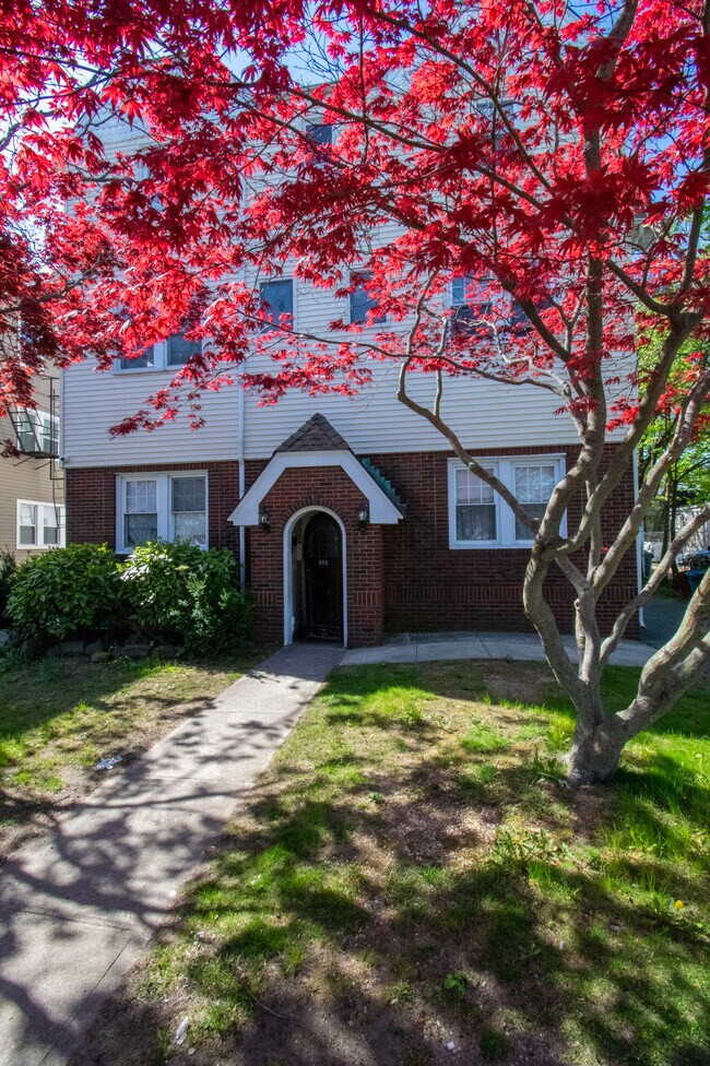 840 Seaman Ave E Unit 2E, North Baldwin, NY 11510