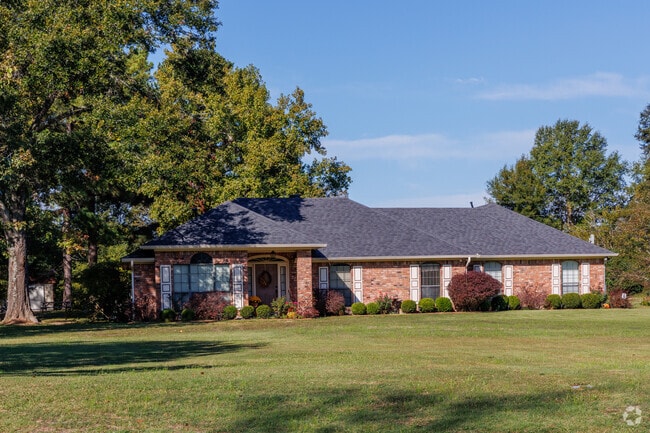 An appealing ranch home on a spacious lot is characteristic of  Longstreet-Keatchie, LA.