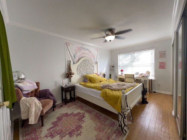 Centennial Condominiums unit 218, Austin, TX 78705 - photo 5