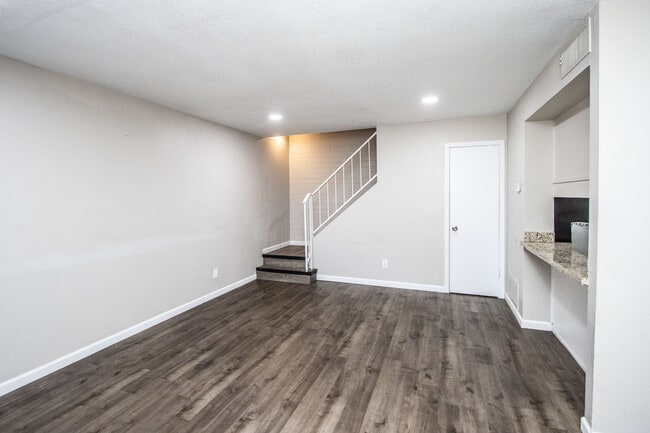 3943 W Reade Ave, Phoenix, AZ 85019 - photo 2