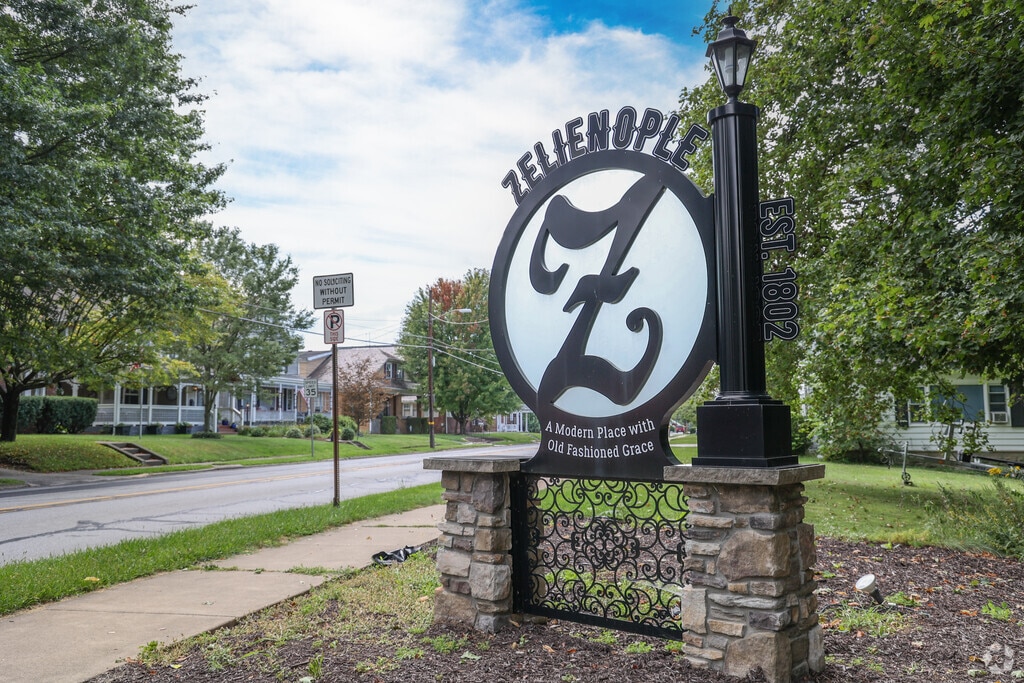 301 Pine St Unit 3, Zelienople, PA 16063