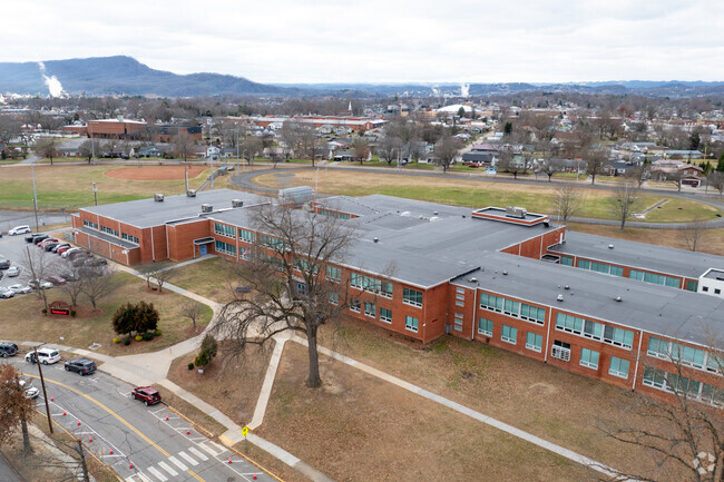Ross N. Robinson Middle School serves grades 6-8 in the Kingsport City School District.