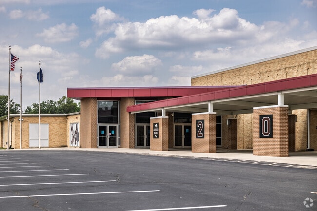 Students at Wes-Del Middle/High School attend grades 6th through 12th.