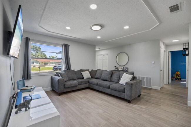 114 Inwood Cir, Brandon, FL 33510 - photo 5