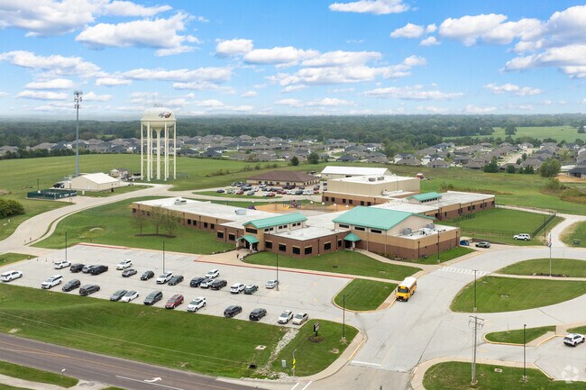 Southern Boone Elementary School serves 300+ students in grades 3–4.