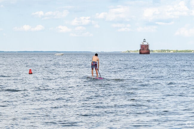 Take out the paddle board and cruise around the Chesapeake Bay in Queenstown.