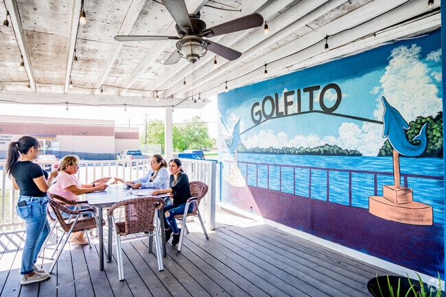Golfito Seafood is a delightful seafood restaurant located in Raymondville, Texas. Known for its fresh and delicious seafood dishes, including shrimp, fish tacos, ceviche, steaks, and Tex-Méx.