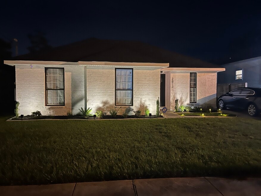 2812 Shannon Dr, Violet, LA 70092 - photo 1