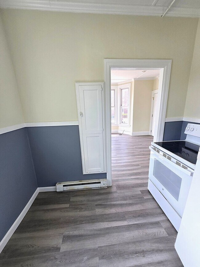 47 Montgomery St unit 1F, Pawtucket, RI 02860 - photo 4