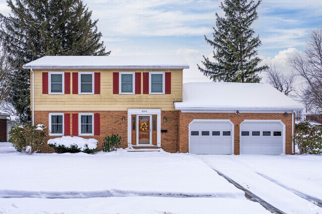 Some single family homes in Kentland feature two car garages with large yards.