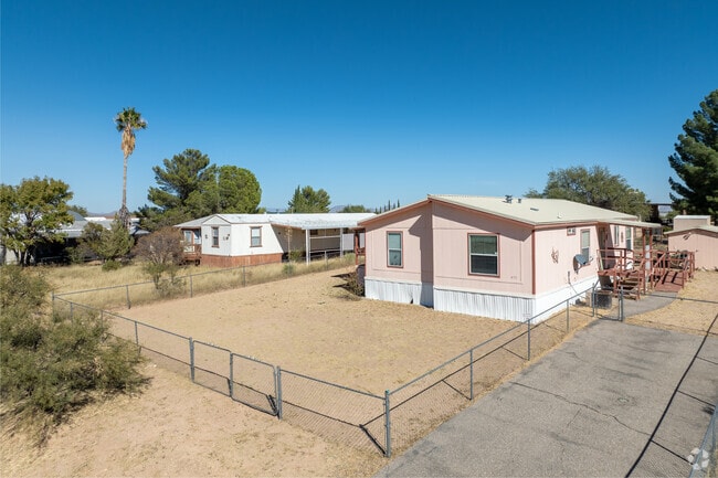 Homes in Mescal are predominantly manufactured with various colors and shapes.