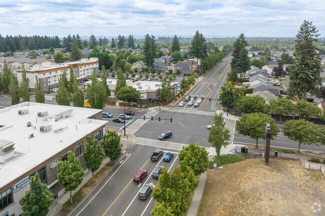 SE 192nd Avenue near Fisher’s Creek offers shopping and dining options.