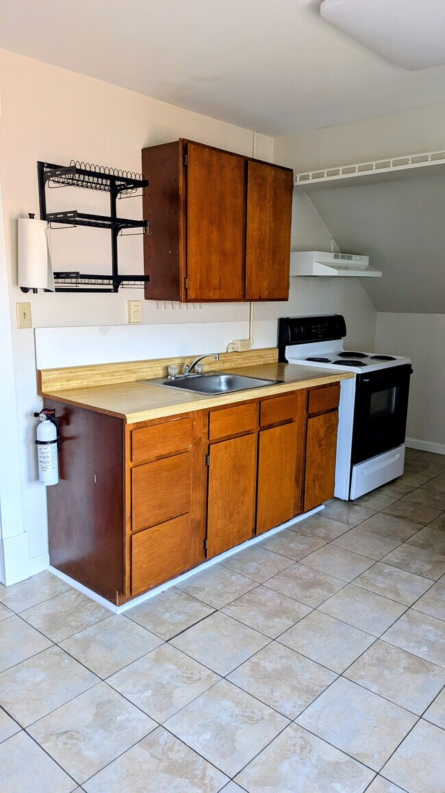 UNIT B KITCHEN