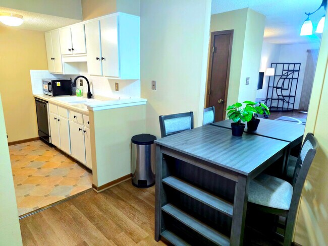 3034 SW Lydia Ave unit 211, Topeka, KS 66614 - photo 5