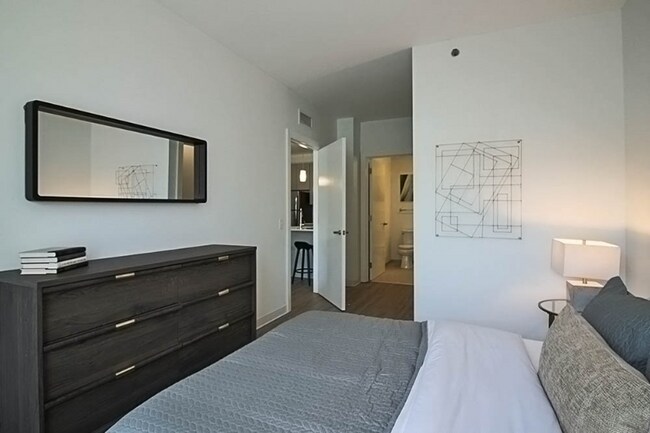 818 W Van Buren St unit 818 West Van Buren, Chicago, IL 60607 - photo 7