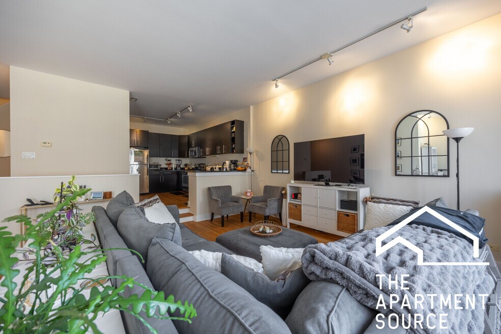 2518 N Willetts Ct unit 2C, Chicago, IL 60647 - photo 1