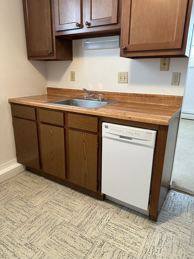 501 W Franklin Ave, Minneapolis, MN 55405 - photo 2