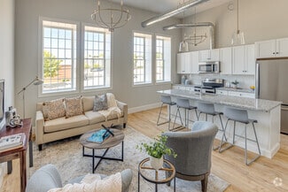 45 S Main St, Milford, MA 01757