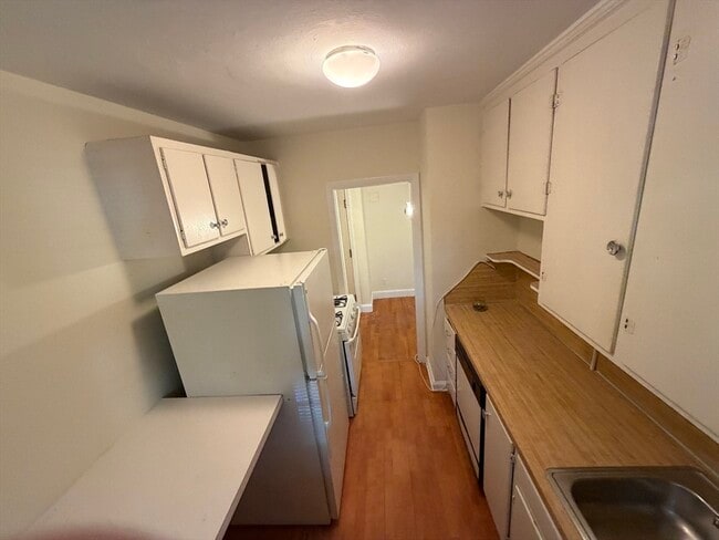 17 Kilsyth Rd unit 1, Brookline, MA 02445 - photo 4