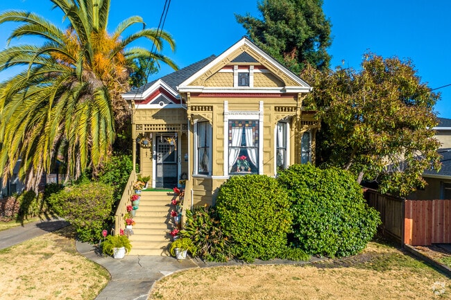 A beautiful Victorian home in the Upper B Street of Hayward.