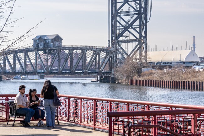 Relax along the Chicago River in Ping Tom Park, a quick walk from East Pilsen.