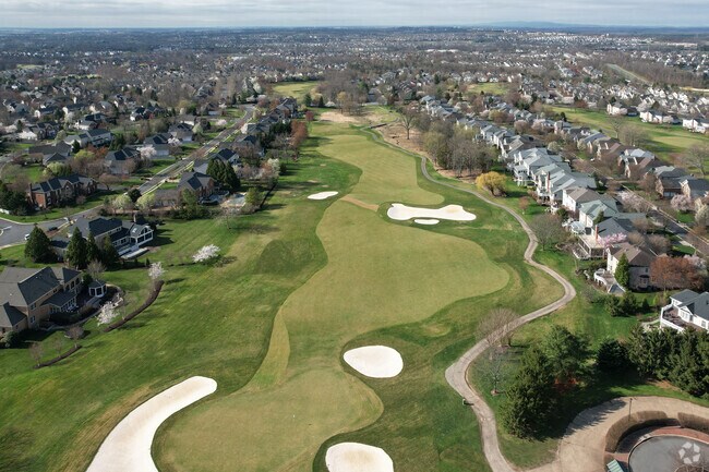The Belmont Country Club gives residents easy access to the 18 hole course in Belmont.