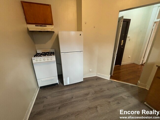 103 Gordon St unit 4, Boston, MA 02135 - photo 2