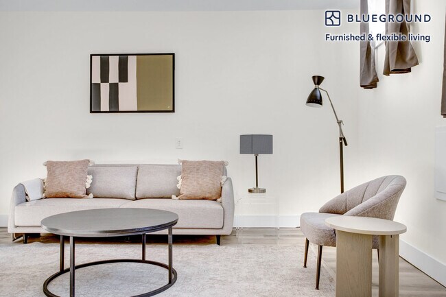 1012 Pennsylvania Ave SE unit FL-1-ID405, Washington, DC 20003 - photo 2