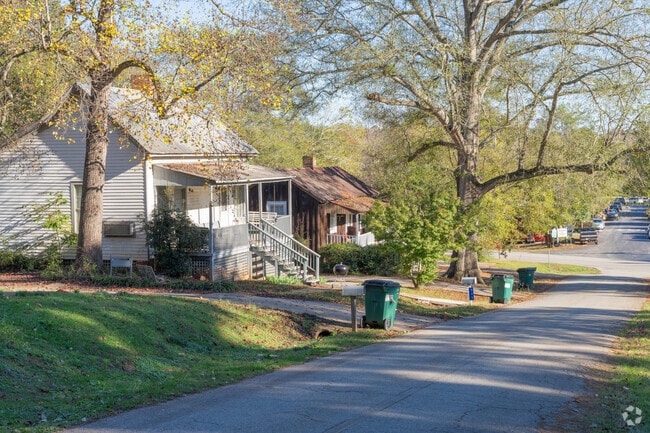Juliette has few homes, primarily cabins and ranch-style houses.