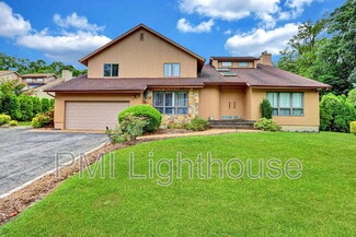 2 Carlyle Dr, Glen Cove, NY 11542