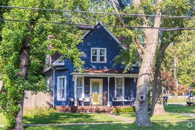 Fell Park homes are known to have a great charm that is seen around the neighborhood.